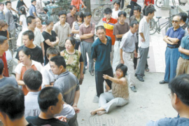 员工上门讨债住在老板家：探讨企业债务管理与人情困境